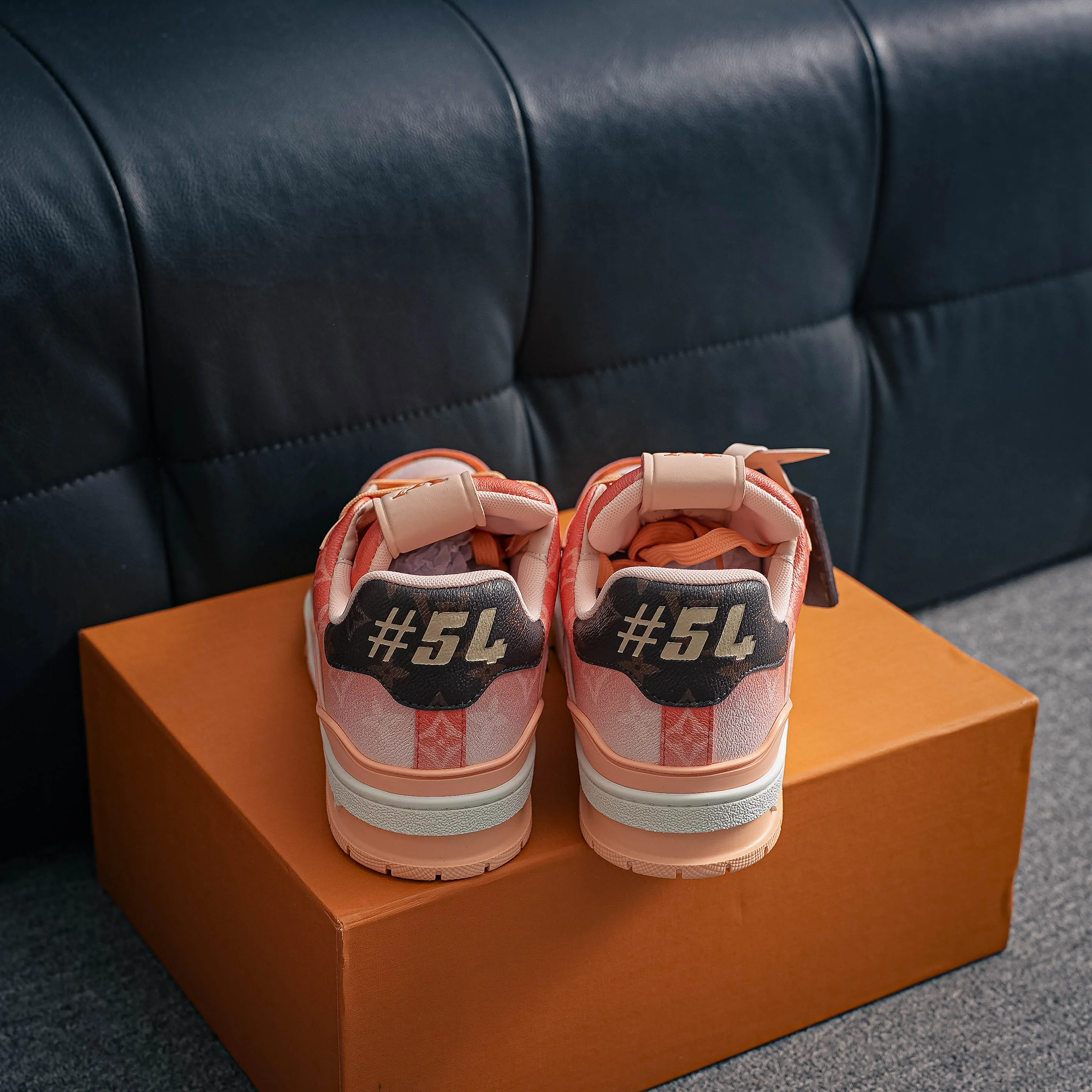 # LV- - trainer 2026 New Arrival 1：1 ！！ Shoes Cowhide Leather ， LOGO ， Breathable ， 。